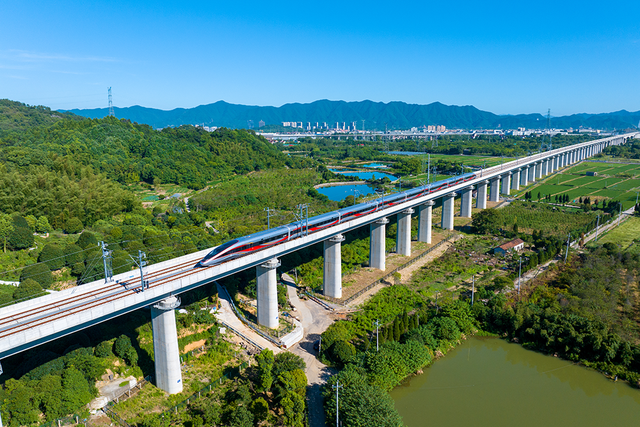 长三角铁路国庆黄金周运输今日启动，计划增开196.5对列车  第2张