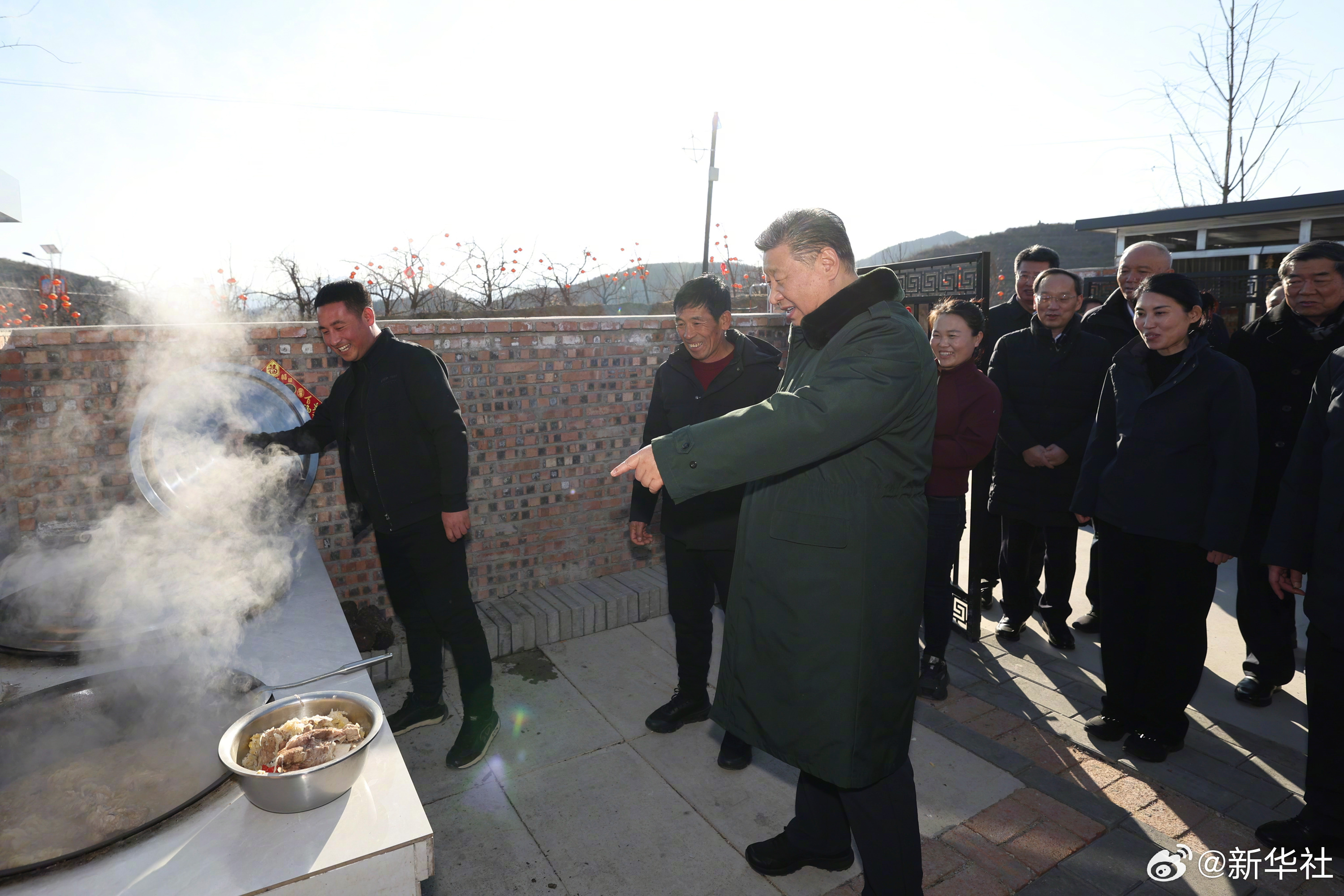 习近平在辽宁葫芦岛市看望慰问受灾群众  第5张